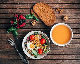 A meal with brain-boosting antioxidants, colorful fruits and vegetables, and whole grains